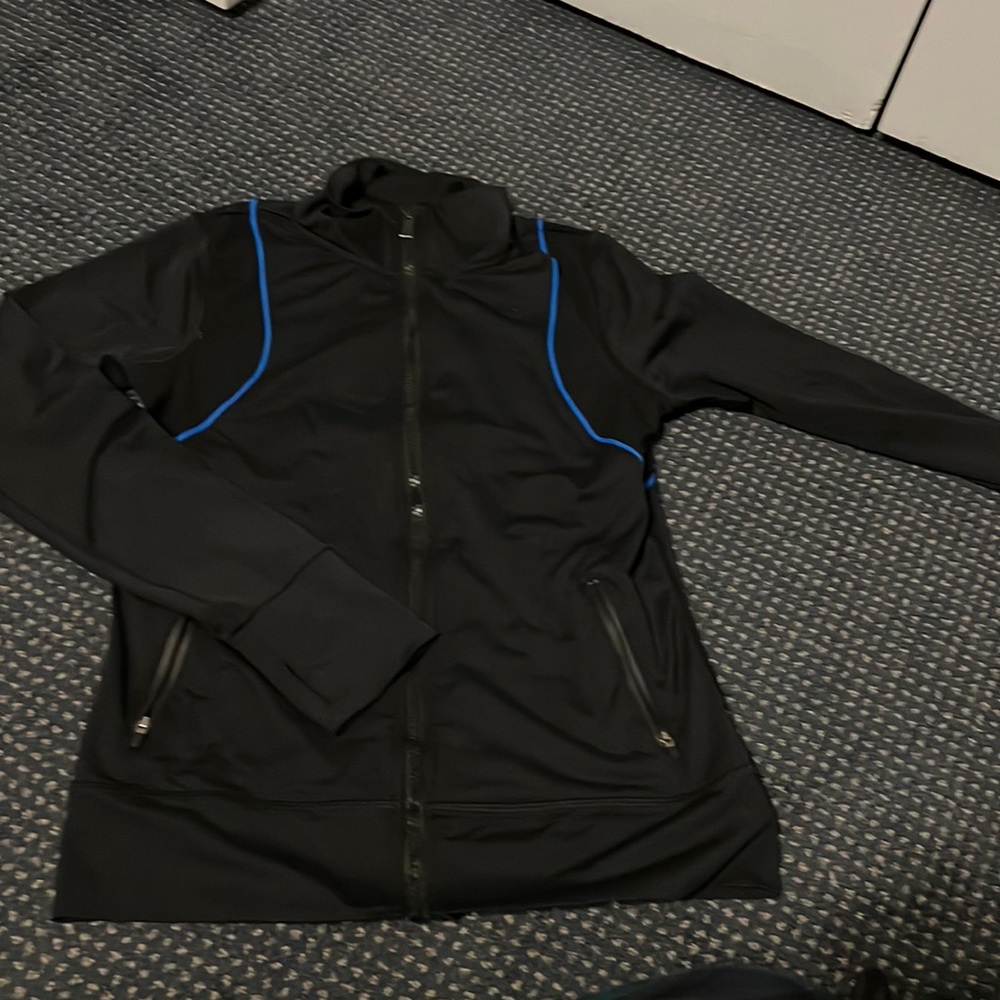 zip up gym top size small in good condition